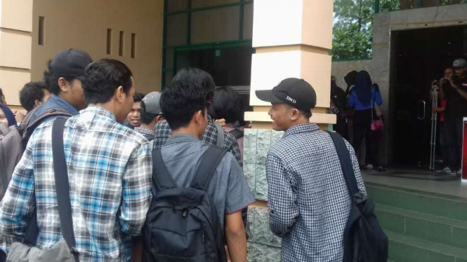 Para mahasiswa datangi VIVA Youth Festival di kampus UII Yogyakarta