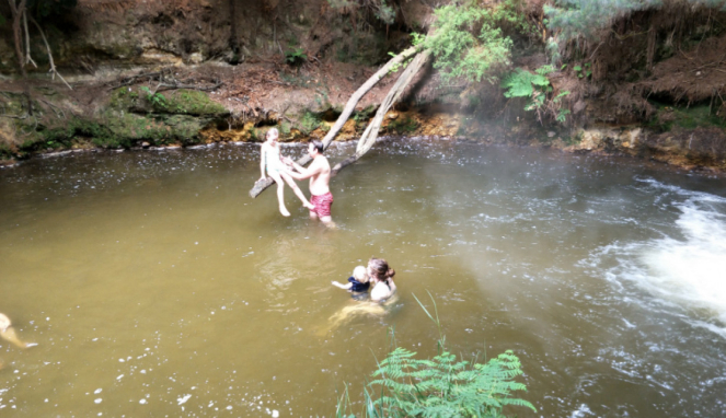 Kerosene Creek di Rotorua, Selandia Baru.