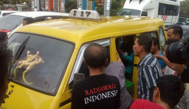 Ratusan Sopir Angkot Mogok Dua Hari Dua Malam di Samarinda