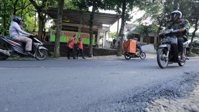 Proses perbaikan Jalan Pawiyatan Luhur Kelurahan Bendan Duwur, Semarang