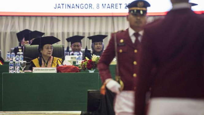 Megawati Soekarnoputri menghadiri Penganugerahan gelar Doktor Horis Causa.