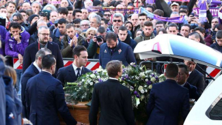 7.000 Suporter dan Pemain Top Hadiri Pemakaman Davide Astori