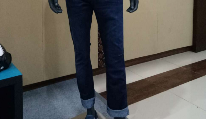 Celana jeans koleksi Wrangler