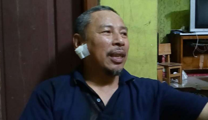 Abdul Rochman alias Ustaz Abdul, korban penyerangan seorang wanita yang diduga gangguan mental, saat ditemui di rumahnya di Depok, Jawa Barat, pada Minggu, 11 Maret 2018.