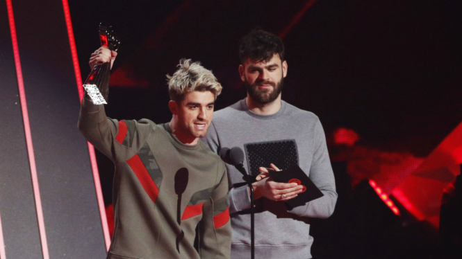 The Chainsmokers memenangkan penghargaan Dance Artist of the Year.