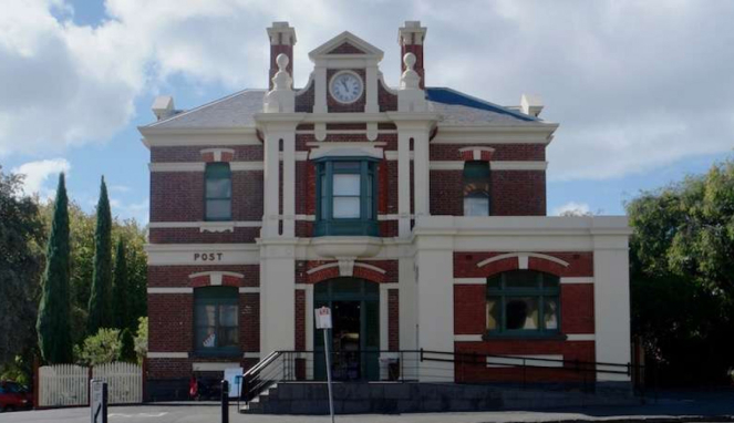 Bangunan kantor pos tua di Kota Queenscliff Australia