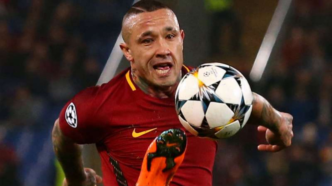 Gelandang AS Roma, Radja Nainggolan.