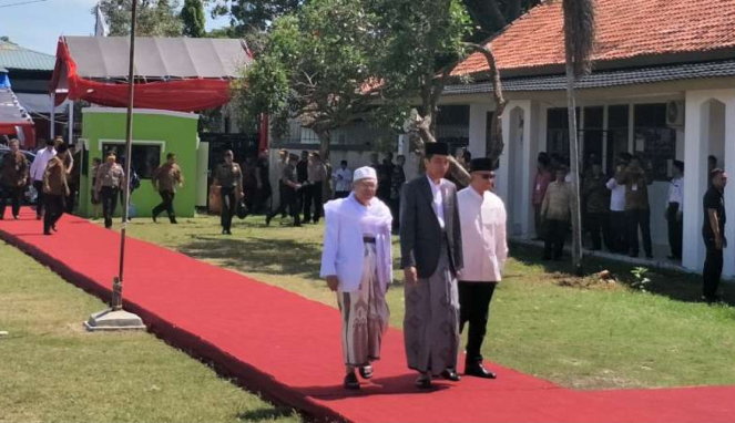 Presiden Joko Widodo di Pondok Pesantren An-Nawawi Tanara, Banten.