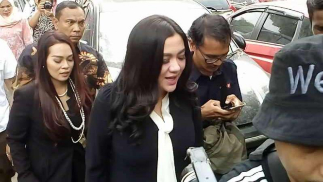 Vicky Shu tiba di PN Kota Depok.