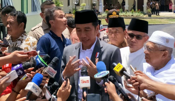 Presiden Joko Widodo di pondok pesantren Nawawi al-Bantani, Serang, Banten.