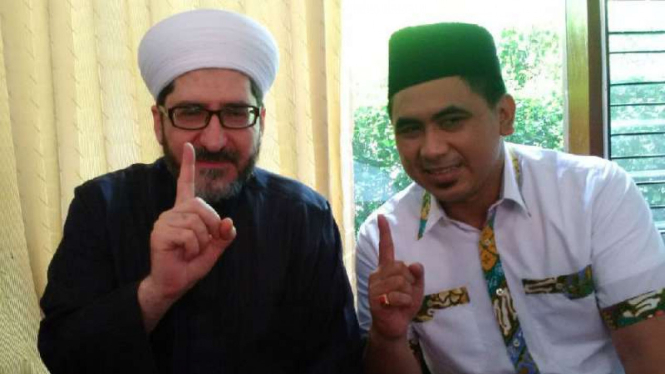 Ulama terkemuka Suriah Syekh Muhammad Syarif As Showaf (kiri) bersama calon gubernur Jawa Tengah Taj Yasin di Semarang pada Rabu, 14 Maret 2018.