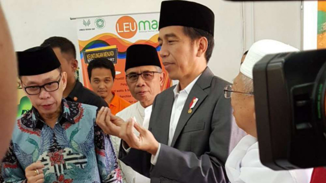 Presiden Joko Widodo saat meresmikan LEU Mart di Serang, Banten.