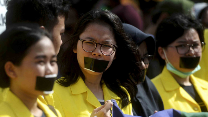 Aksi unjuk rasa menolak RUU KUHP dengan tutup mulut di Jakarta