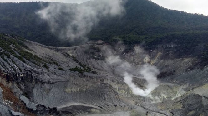 Video Detik detik Gunung  Tangkuban  Perahu  Meletus