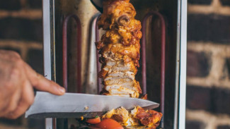 Unik, Masak dan Makan Shawarma Langsung di Meja Pengunjung