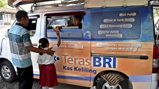 Layanan keliling Bank Rakyat Indonesia (BRI) di Bawen, Kabupaten Semarang