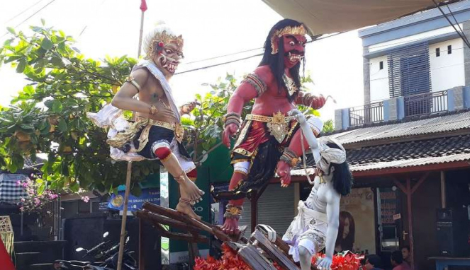 Ogoh-ogoh yang akan diarak warga Bali malam ini