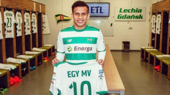 Pemain Indonesia, Egy Maulana Vikri di Lechia Gdansk.