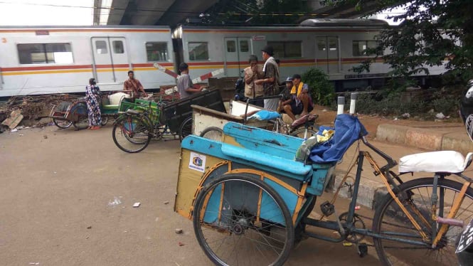 Sejumlah becak yang mangkal di Tambora, Jakarta Barat