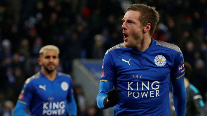 Striker Leicester City, Jamie Vardy, rayakan gol.