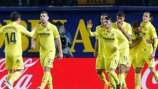 Para pemain Villarreal rayakan gol ke gawang Atletico Madrid.