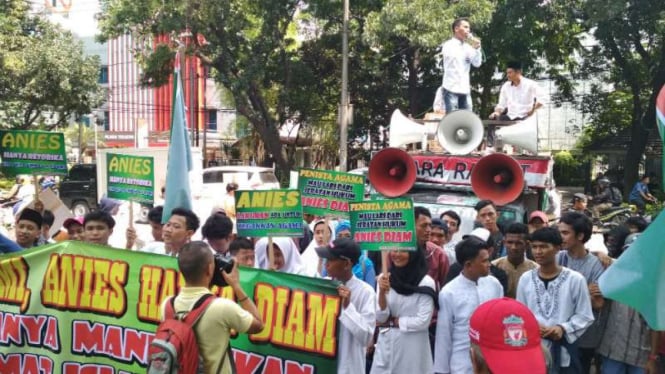 Forum Umat Islam Revolusioner (FUIR) gelar aksi di depan kantor DPRD DKI. Foto ilustrasi.