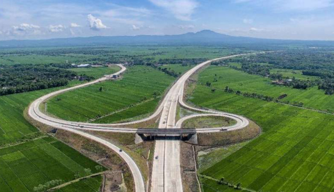 Jalan tol Ngawi-Kertosono.