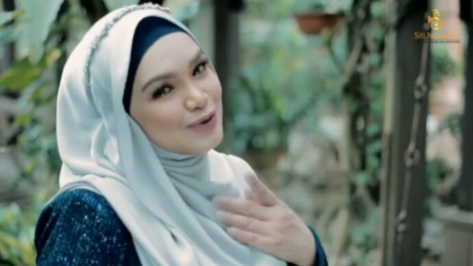 Siti Nurhaliza di video klip lagu untuk anaknya