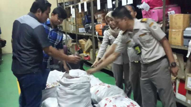 Bawang bombay merah diamankan petugas Balai Besar Karantina Pertanian (BBKP) 