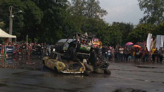 Acara gilas mobil di Solo, Jawa Tengah