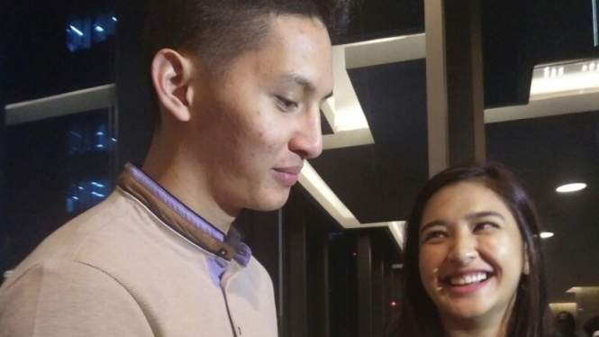 Mikha Tambayong dan Pacar Baru Akhirnya Sapa Media