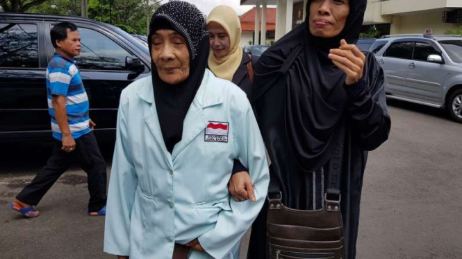 Cicih (78), digugat anak-anaknya karena jual tanah warisan.