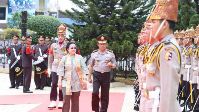 Megawati Soekarnoputri disambut Kapolri Jenderal Tito Karnavian di Mabes Polri