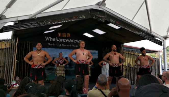 Whakarewarewa, desa Suku Maori di Rotorua, Selandia Baru.