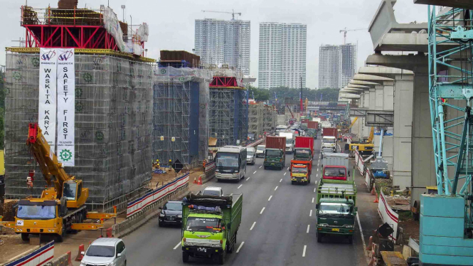 Situasi proyek Jalan Tol Jakarta-Cikampek. 