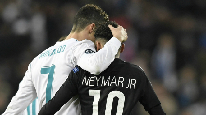 Bintang Real Madrid, Cristiano Ronaldo,  bersama Neymar.