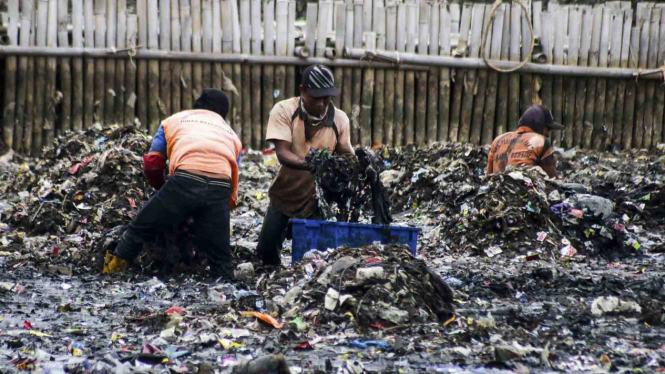 Sampah yang menumpuk di Teluk Jakarta, Kawasan Muara Angke