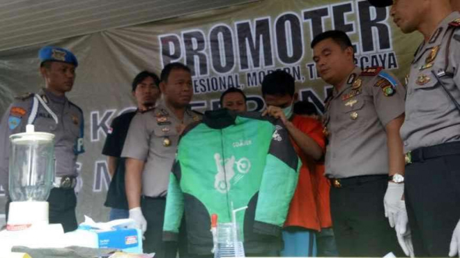 Barang bukti jaket Gojek yang dipakai SP