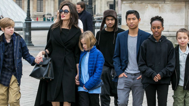 Angelina Jolie dan anak-anaknya