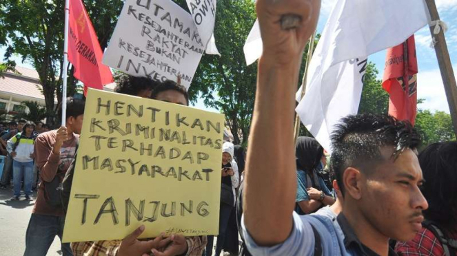 Aksi massa menolak eksekusi lahan di Tanjung Sari,Luwuk, Banggai Sulsel