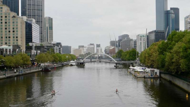Mendayung di Sungai Yarra di Kota Melbourne Australia