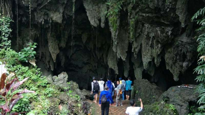 Goa Hawang atau Hawang Cave, Maluku Tenggara