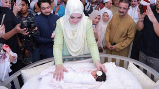 Siti Nurhaliza menggelar syukuran dan aqiqah putrinya