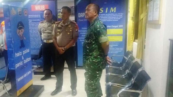 Panglima Divisi I Kostrad Mayjen Ainurahman membuat SIM di Polres Depok