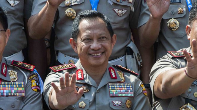 Kapolri Jenderal Pol Tito Karnavian (tengah) 