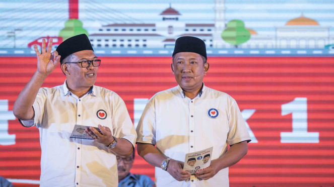 Wakil Wali Kota Bandung  Yana Mulyana (kanan)