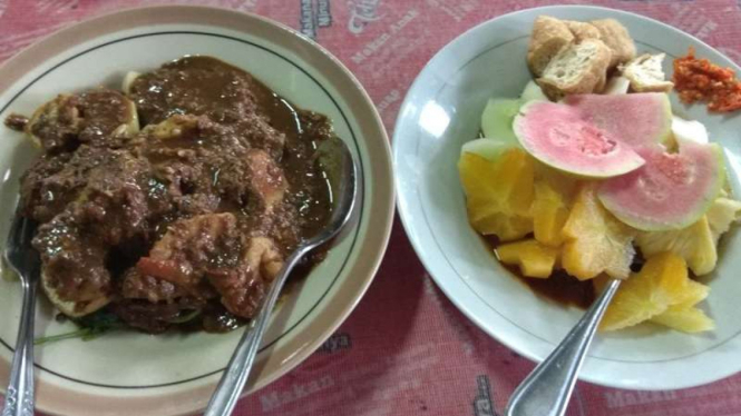 Rujak Uleg Pojok