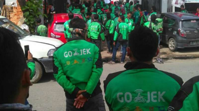 Ribuan pengemudi ojek berbasis aplikasi online Gojek dan Grab di Kota Samarinda, Kalimantan Timur, mogok beroperasi pada Selasa, 27 Maret 2018.