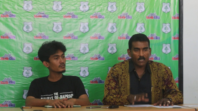 Sekretaris PSMS Medan, Julius Raja (kanan) saat merilis harga tiket Stadion Tela