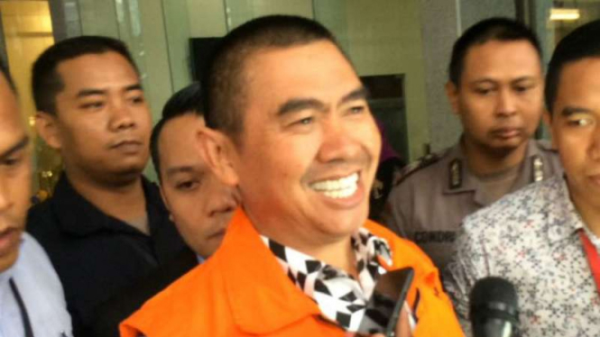 Mochamad Anton, wali kota nonaktif Malang, mengenakan rompi oranye setelah menjalani pemeriksaan di kantor KPK di Jakarta pada Selasa, 27 Maret 2018.